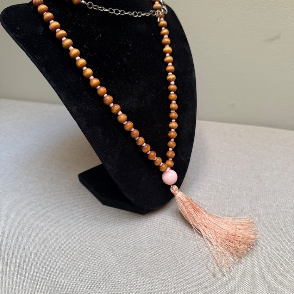 Natural Sandalwood and Tassel Malla Bead Necklace - Picture 6 of 8
